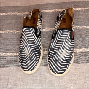 OluKai Pehuea Slip On Shoes Women 10 Convertible Heel Blue Pattern